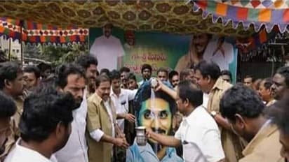 అచ్చం పవన్ చెప్పినట్లే: సీఎం జగన్ కు జనసేన ఎమ్మెల్యే రాపాక పాలాభిషేకం