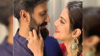 মেহেন্দির ছাপে ভালোবাসা প্রকাশ নিখিলের, কী প্রতিক্রিয়া নুসরতের