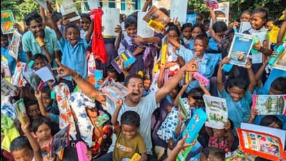 দুঃস্থ শিশুদের খাবার খাইয়ে আজ তিনি রোলকাকু, পথিকৃৎ-এর কাহিনি অবাক করবে