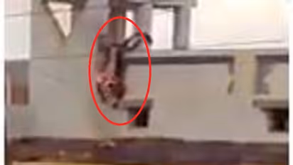 ಗಾಳಿಪಟ ತರಲು ಹೋಗಿ ಮಗನ ಕಣ್ಮುಂದೆಯೇ  ತಂದೆ ಸಜೀವ ದಹನ