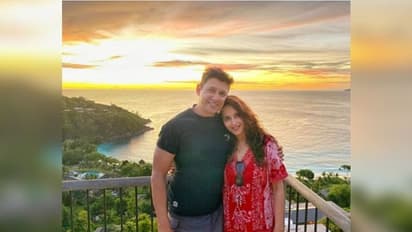 সুইমিং পুলে উষ্ণ আদরে মেতেছেন ধক ধক গার্ল, মুহূর্তে ভাইরাল ছবি