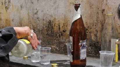 கழுத்தில் கத்தியால் குத்தி வடமாநில தொழிலாளி கொடூரக்கொலை..! குடிபோதையில் நண்பர் வெறிச்செயல்..!