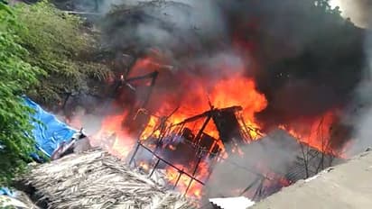 ವಿಜಯಪುರದಲ್ಲಿ ಆಕಸ್ಮಿಕ ಬೆಂಕಿ: ಹೊತ್ತಿ ಉರಿದ ಮನೆ, ಅಂಗಡಿ