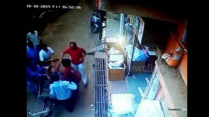 35 അടി ഉയരത്തില്‍ നിന്ന് കാല്‍വഴുതി മൂന്ന് വയസ്സുകാരൻ താഴെ വീണു; രക്ഷിച്ചത് സൈക്കിള്‍ റിക്ഷ