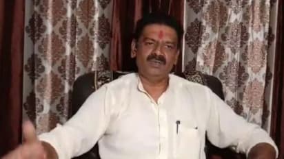 'അയോധ്യാ വിധി വരാനുണ്ട്, ദീപാവലിക്ക് സ്വര്ണത്തിന് പകരം ആയുധങ്ങള് വാങ്ങൂ, ആവശ്യം വരും': ബിജെപി നേതാവ്