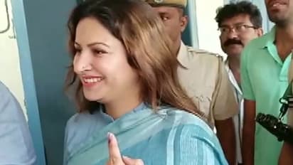 టిక్ టాక్ స్టార్ సోనాలీ ఓటు హక్కు వినియోగించుకున్నారు!