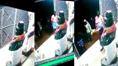 பழமை வாய்ந்த சாமி சிலையை சம்மட்டியால் உடைத்த மர்ம கும்பல்... பொதுமக்கள் மறியல்... போலீஸ் குவிப்பால் பதற்றம்..!