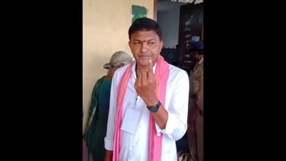 హుజూర్ నగర్ ఉపఎన్నిక: ఓటు వేసిన టీఆర్ఎస్ అభ్యర్థి సైదిరెడ్డి