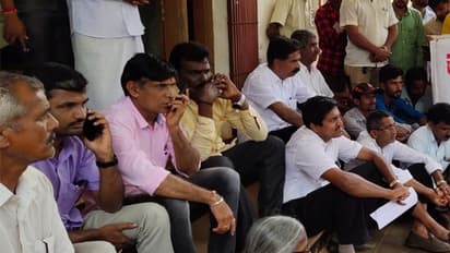 ಶಿವಮೊಗ್ಗದಲ್ಲಿ ಧರಣಿಗೆ ಕುಳಿತ ಶಾಸಕ ಹರತಾಳು ಹಾಲಪ್ಪ