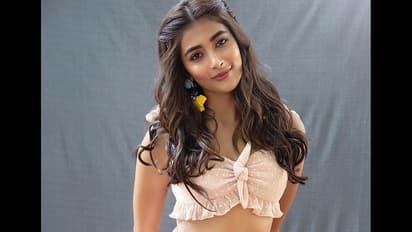 పూజా హెగ్డే గ్లామర్ మెరుపులు.. ఫొటోస్ వైరల్!