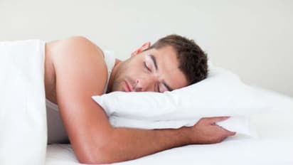 গবেষণা বলছে দিবানিদ্রা খারাপ নয়, লকডাউনের সুযোগে তাই দুপুরে ঘুমিয়ে নিন এই ক-দিন