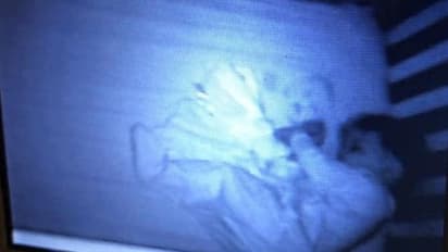 മകനൊപ്പം തൊട്ടിലില് 'പ്രേതക്കുഞ്ഞ്'; ഭയന്ന് വിറച്ച് അമ്മ - സത്യമിതാണ്