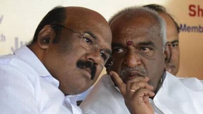 வேண்டாம்..விட்டுடு.. ஏதோ கூட்டணி தர்மத்துக்காக அமைதியா இருக்கேன்..! சீறும் பொன் ராதா..! பாயும் ஜெயக்குமார்..!