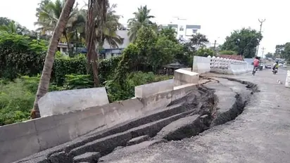 ನರಗುಂದ: ಪ್ರವಾಹ ರಭಸಕ್ಕೆ ಕಿತ್ತುಹೋದ ರಸ್ತೆಗಳು