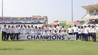 ‘পিচের তোয়াক্কা করি না’ দক্ষিণ আফ্রিকাকে হোয়াইট ওয়াশ করে বিস্ফোরণ শাস্ত্রীর