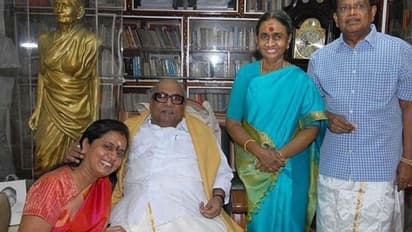 மோசடி புகாரில் கருணாநிதி பேரன் கைது... அவசர அவசரமாக அறிவிப்பு வெளியிட்ட செல்வி..!