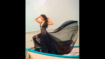 கியாரா அத்வானியின் கிளுகிளுப்பான கிளிக்ஸ்..! சொக்கி போகும் ரசிகர்கள்!