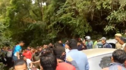 ബിജെപി എംപിക്ക് നേരെ തൃണമൂല്‍ പ്രവര്‍ത്തകരുടെ ആക്രമണം; വീഡിയോ പുറത്തുവിട്ട് എംപി