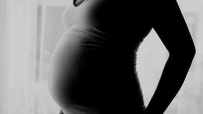 ഈ ഗര്ഭിണിക്ക് കഴിക്കാന് ഇഷ്ടം മണ്ണും ചെളിക്കട്ടയും