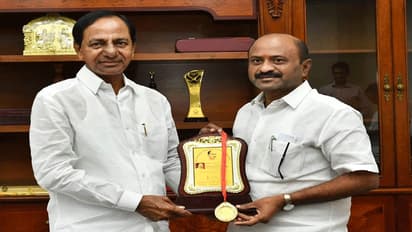 ఉత్తమ నియోజకవర్గంగా పరకాల...అవార్డు అందుకున్న ఎమ్మెల్యే చల్లా