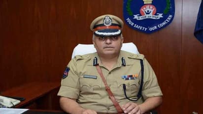 తెలంగాణ జైళ్ల శాఖలో కేసీఆర్ సర్కార్ ఆకస్మిక బదిలీలు: మర్మమేమిటి?