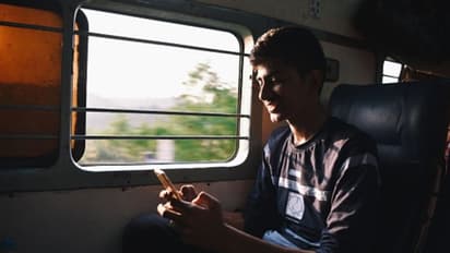 ট্রেনেই মিলবে ওয়াইফাই, আসছে বিদেশী প্রযুক্তি ও লগ্নি, তবে কি বেসরকারি হাতেই ভারতীয় রেলওয়ে