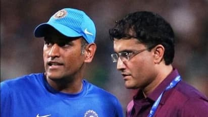 BCCI अध्यक्ष बनते ही धोनी पर गांगुली का बड़ा बयान, कहा- चैंपियन इतनी जल्दी सरेंडर नहीं करते