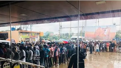 அன்று "பணமதிப்பிழப்புக்கு"....இன்று "பிகிலுக்கு"...கொட்டும் மழையில் தாய் நாட்டை காக்க..! காலம் சொல்லும் பாடம்...!