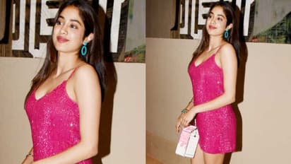 പിങ്ക് മിനി ഡ്രസ്സില്‍ ഗ്ലാമറസായി ജാന്‍വി കപൂര്‍