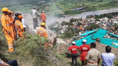 ಗೋಕಾಕ್‌ನಲ್ಲಿ ಮನೆಗಳಿಗೆ ಆತಂಕ ತಂದಿದ್ದ ಬಂಡೆ ತೆರವು