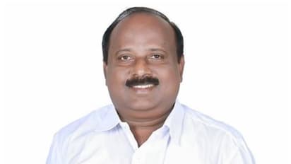 എറണാകുളത്ത് അഞ്ചാം റൗണ്ട് പൂർത്തിയായി; മുന്നില്‍ ടി ജെ വിനോദ്, വോട്ടില്‍ വൻ ഇടിവ്