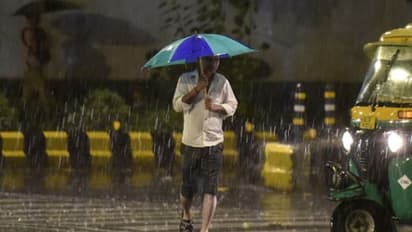 அடுத்த 24 மணி நேரத்தில் , மொத்தம் 12 மாவட்டங்களில் அடித்து ஊத்தப் போகுது...!! கடலோர மாவட்டங்களுக்கு கூடுதல் எச்சரிக்கை..!!