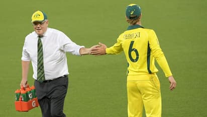 ಆಸ್ಟ್ರೇಲಿಯಾ vs ಶ್ರೀಲಂಕಾ ಟಿ20 ; ವಾಟರ್ ಬಾಯ್ ಆಗಿ ಬದಲಾದ ಪ್ರಧಾನಿ!