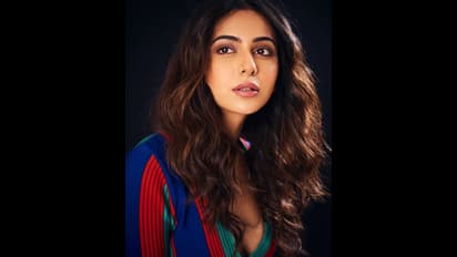 రకుల్ ప్రీత్ సింగ్ అందాల సోయగాలు.. మత్తెక్కించే లుక్స్!