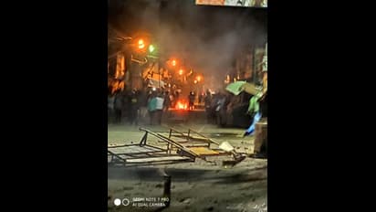 சீக்கிரம் படத்தைப் போடுங்கப்பா !!  பிகில் படத்தை வெளியிட லேட் ஆனதால் விஜய் ரசிகர்கள் ஆத்திரம் !! கலவர பூமியான கிருஷ்ணகிரி !!