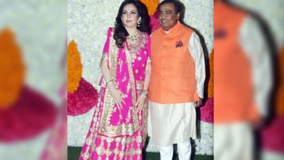 Photos: मुकेश अंबानी के घर प्री दिवाली सेलिब्रेशन, पत्नियों के साथ पहुंचे क्रिकेटर्स