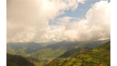 ബ്രിട്ടീഷുകാര്‍ ' പട്ടികള്‍ക്കും ഇന്ത്യക്കാര്‍ക്കും പ്രവേശനമില്ല' എന്ന് ബോര്‍ഡ് വച്ച മസൂറിയിലെ കാഴ്ചകള്‍