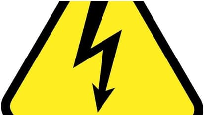 വൈദ്യുതി ലൈൻ പൊട്ടി ആറ്റിൽ വീണു, കുളിക്കാനിറങ്ങിയ വിദ്യാർത്ഥികൾ ഷോക്കേറ്റ് മരിച്ചു