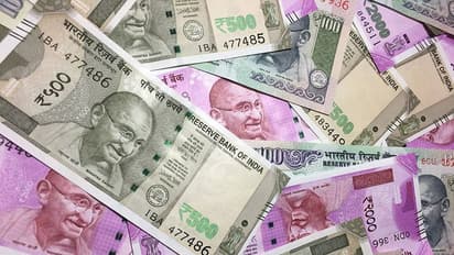 മലപ്പുറത്ത് കാറിൽ കടത്താന് ശ്രമിച്ച കുഴൽപ്പണം എക്സൈസ് പിടികൂടി