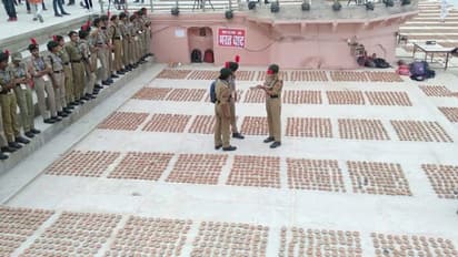 भव्य तैयारी: अयोध्या में लगाई गई 15 फीट की भगवान राम की प्रतिमा, दीयों से सजे घाट-PHOTOS