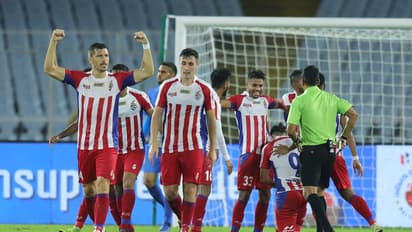 ഐഎസ്എല്: എടികെയ്ക്ക് വമ്പന് ജയം; ഹൈദരബാദിന്റെ അരങ്ങേറ്റം തോല്വിയോടെ