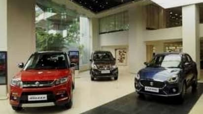 దంతేరాస్ స్పెషల్: ఒక్కరోజే 15 వేల కార్ల పంపిణీ