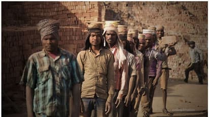 രണ്ടാഴ്ചയ്ക്കകം അഞ്ചു കൊലപാതകങ്ങൾ, കശ്മീരിൽ ഇതരസംസ്ഥാനക്കാരെ തിരഞ്ഞുപിടിച്ച് വധിച്ച് തീവ്രവാദികൾ