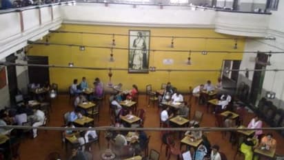 মান্না দে কে, এখানে বাংলায় কথা চলবেনা, কফি হাউস কর্মীর বিস্ফোরক মন্তব্য