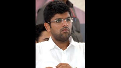 जानें क्यों एक साल पुरानी दुष्यंत चौटाला की पार्टी में हुई बगावत