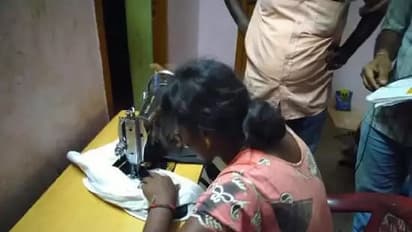 அம்மா இருக்கேண்டா... அழுகாத சாமி... பாசப்போராட்டம் நடத்தும் சுர்ஜித்தின் தாய்..!