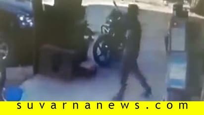 ಒಂದು ಹೆಜ್ಜೆ ಇಡುತ್ತಲೇ ಭೂಮಿಯಲ್ಲಿ ಹುದುಗಿ ಹೋದ, ಭಯಾನಕ ದೃಶ್ಯ ಸೆರೆ!