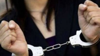 தொடர்ந்து லவ் டார்ச்சர் செய்த ஆண்..! பக்கவா பிளான் பண்ணி ஆசிட் வீசிய பெண்..!