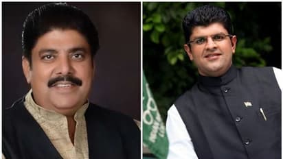 മകൻ ചൗട്ടാല ഉപമുഖ്യമന്ത്രിയാകുമ്പോൾ, അതിനു സാക്ഷ്യം വഹിക്കാൻ അച്ഛന് തിഹാറിൽ നിന്ന് പരോൾ