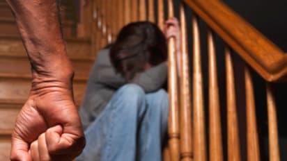 মদ থেকে দূরে থাকার অনুরোধ, মেয়েকে গুলি করে মারল ক্ষুব্ধ বাবা